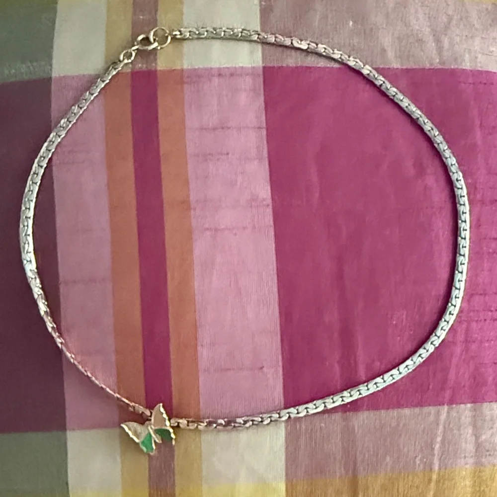 2 for 20$***1970s AVON Gold Tone Necklace with Green Butterfly - Picture 1 of 1